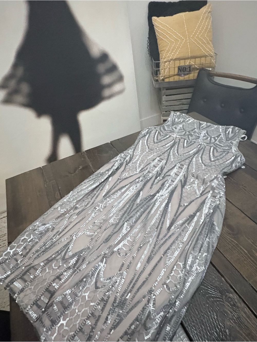 Calvin Klein: Silver Sequin Evening Dress - Elegant Sparkle